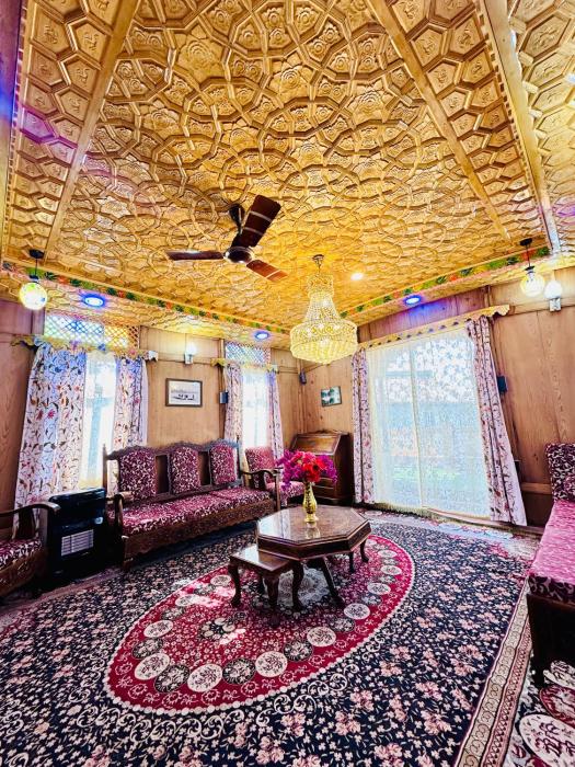 houseboat newworld