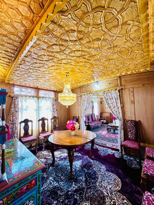 houseboat newworld