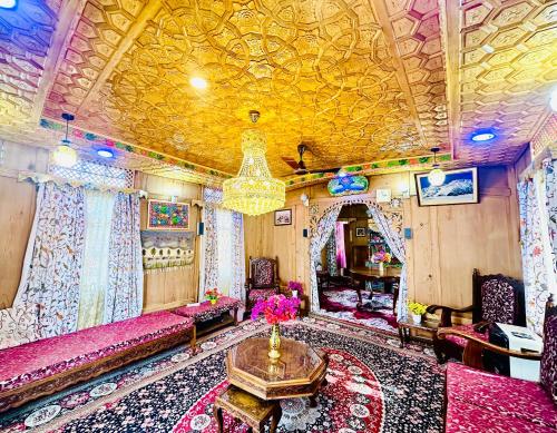 Houseboat Newworld,Gate No.7 Boulevard Road Dal Lake Srinagar,3 star
