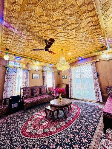 houseboat newworld