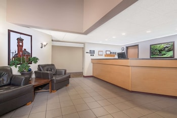 super 8 by wyndham menomonie wi