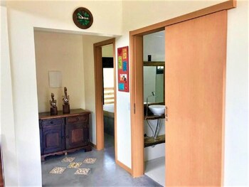 casa privativa com piscina na ferrugem
