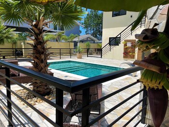 casa privativa com piscina na ferrugem