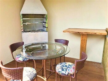 casa privativa com piscina na ferrugem