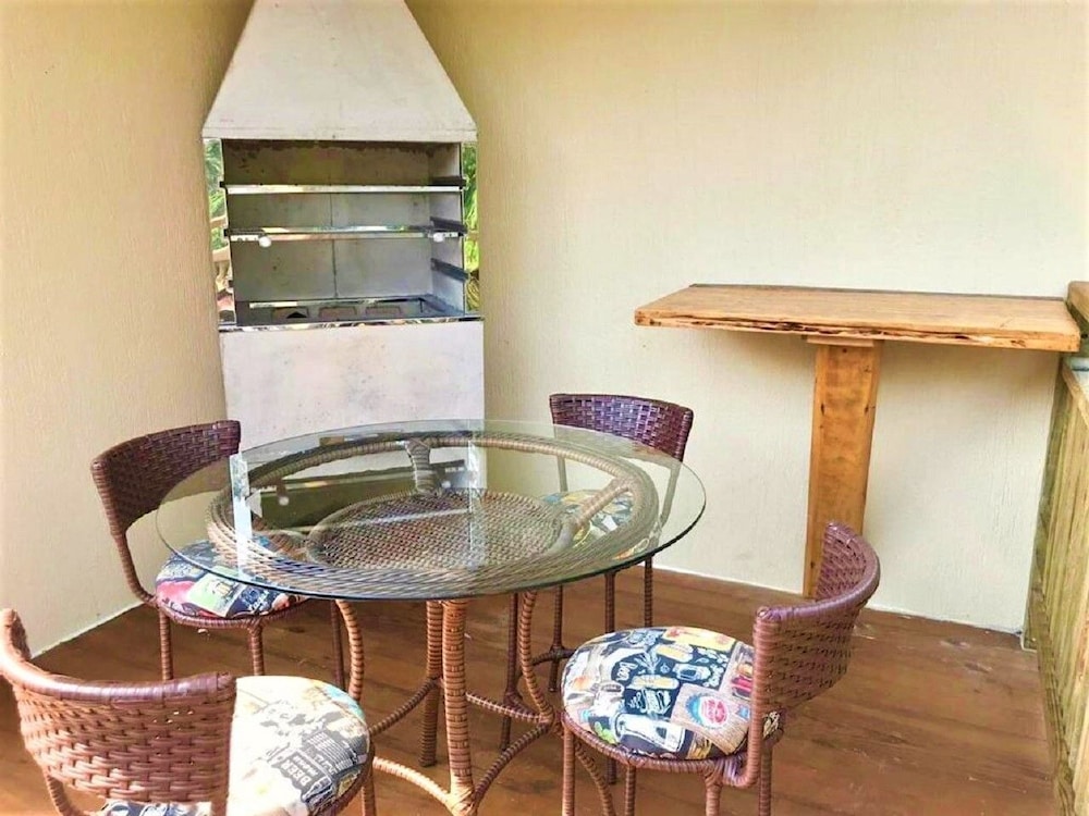 casa privativa com piscina na ferrugem