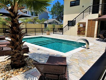 casa privativa com piscina na ferrugem