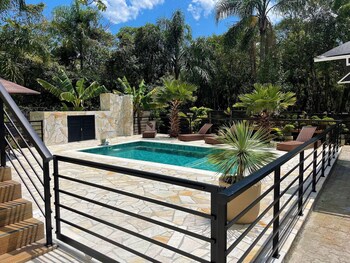 casa privativa com piscina na ferrugem