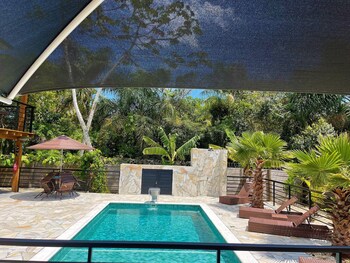 casa privativa com piscina na ferrugem
