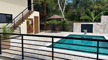 casa privativa com piscina na ferrugem