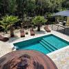 casa privativa com piscina na ferrugem