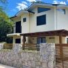 casa privativa com piscina na ferrugem