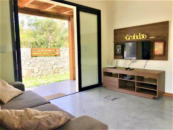 casa privativa com piscina na ferrugem