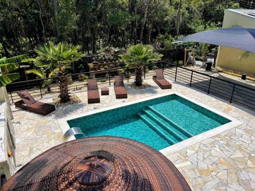 casa privativa com piscina na ferrugem