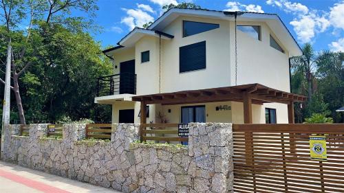 casa privativa com piscina na ferrugem
