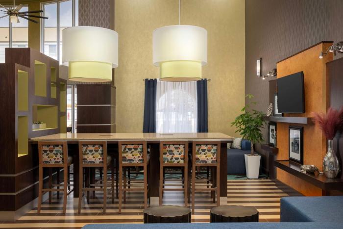 hampton inn and suites lake city
