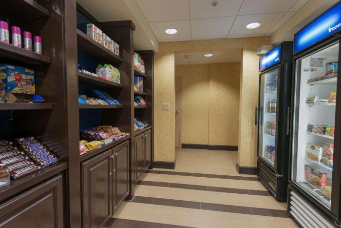 hampton inn and suites lake city