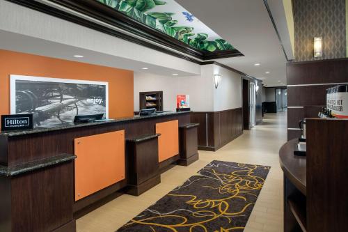 hampton inn and suites lake city