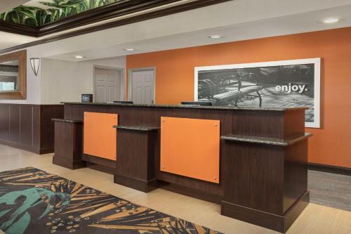 hampton inn and suites lake city