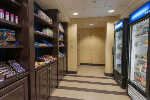 hampton inn and suites lake city
