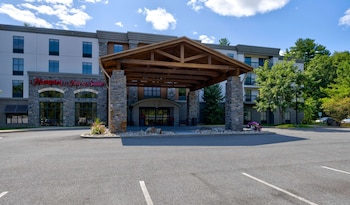 hampton inn and suites lake george