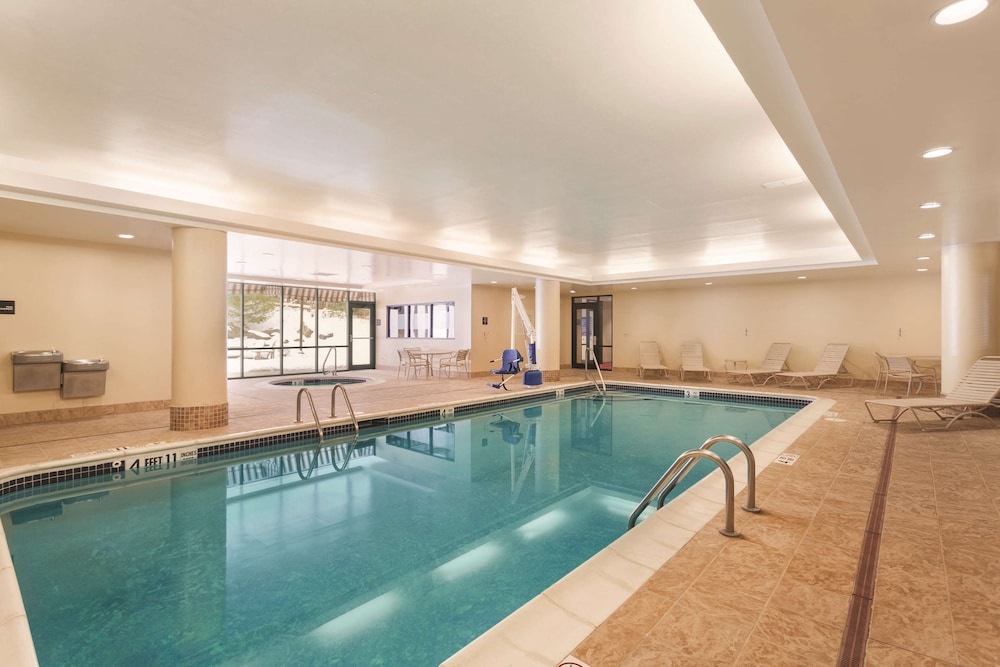 hampton inn and suites lake george