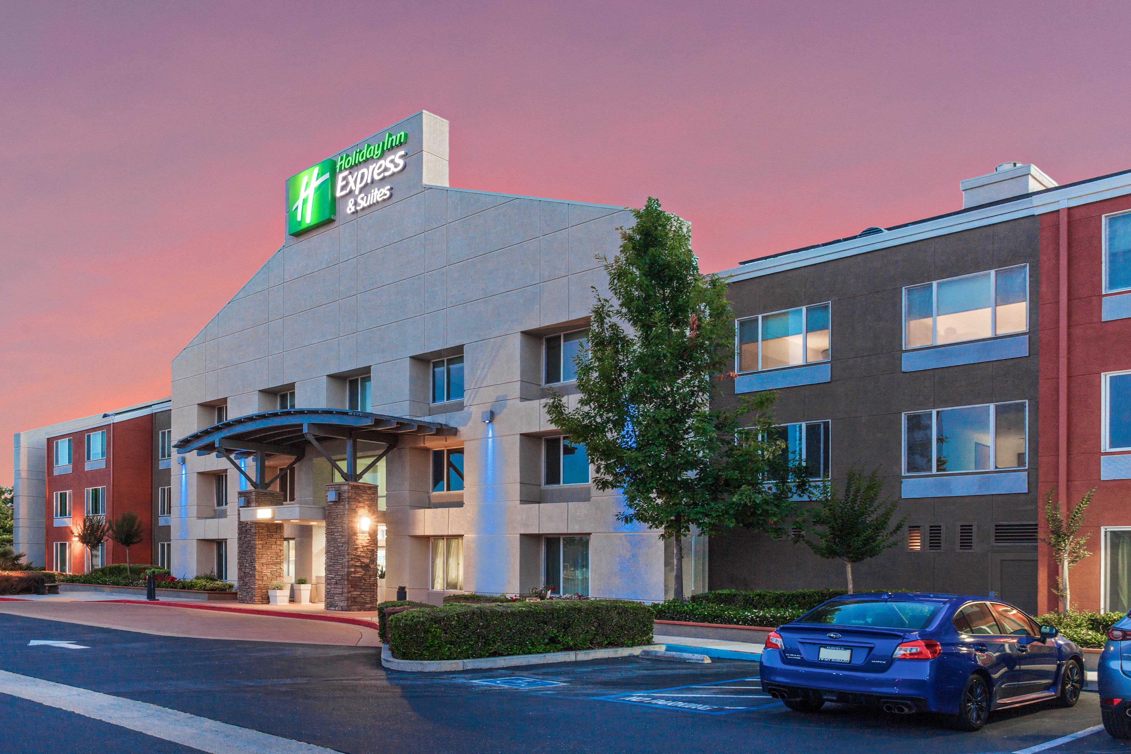 holiday inn express and suites elk grove west i 5