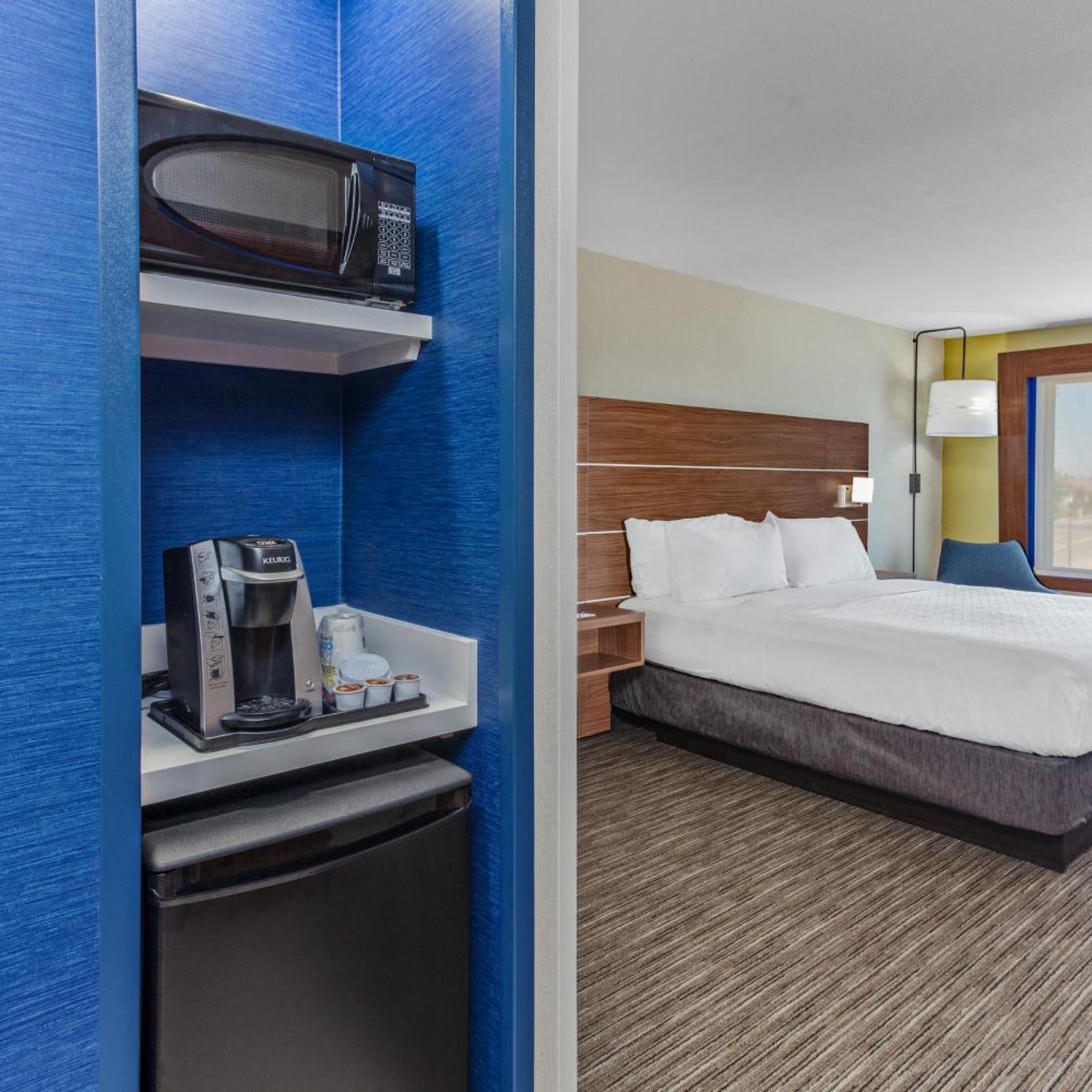 holiday inn express and suites elk grove west i 5