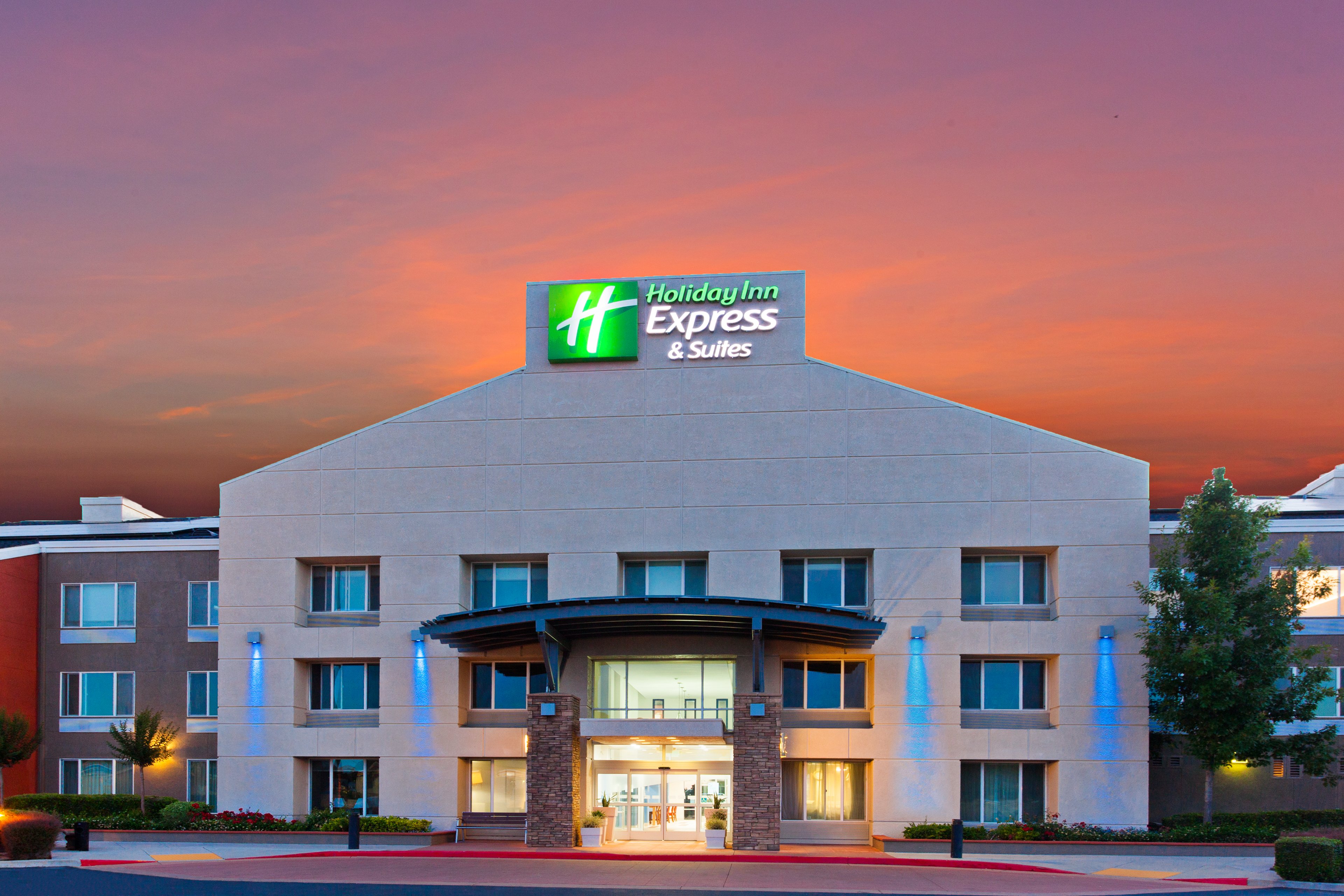 holiday inn express and suites elk grove west i 5