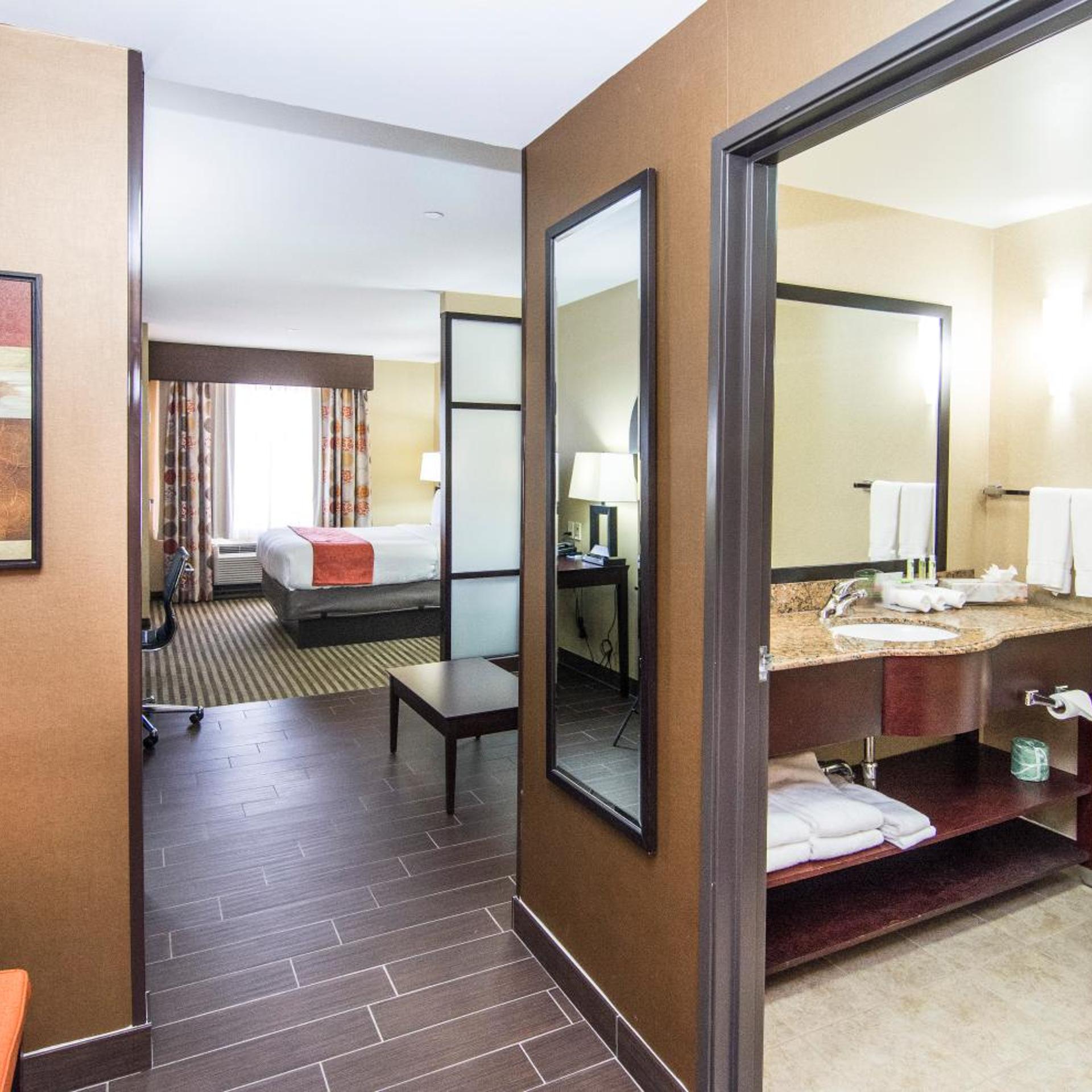 holiday inn express and suites elkton university area