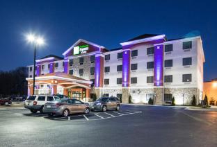 holiday inn express and suites elkton university area