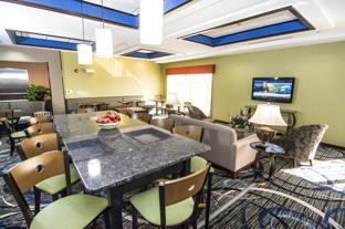 holiday inn express and suites elkton university area