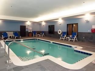 holiday inn express and suites elkton university area