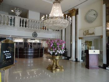 portaluna hotel and resort by reston