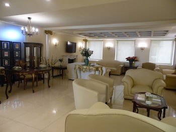 portaluna hotel and resort by reston