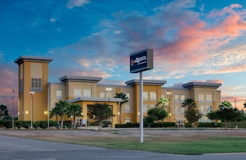 la quinta inn and suites by wyndham jourdanton pleasanton