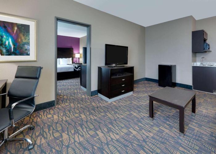 la quinta inn and suites by wyndham jourdanton pleasanton