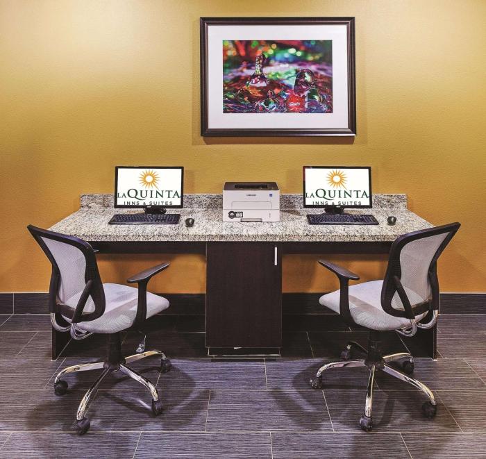 la quinta inn and suites by wyndham jourdanton pleasanton