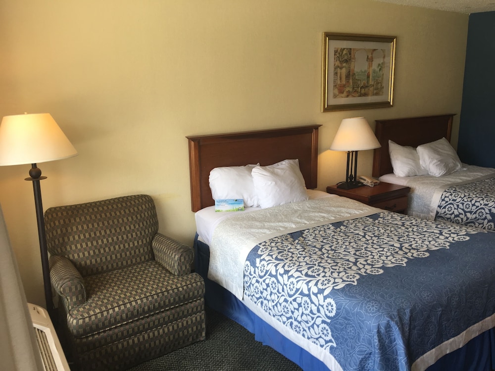 Rodeway Inn,Near Silver Springs Nature Theme Park,2 star