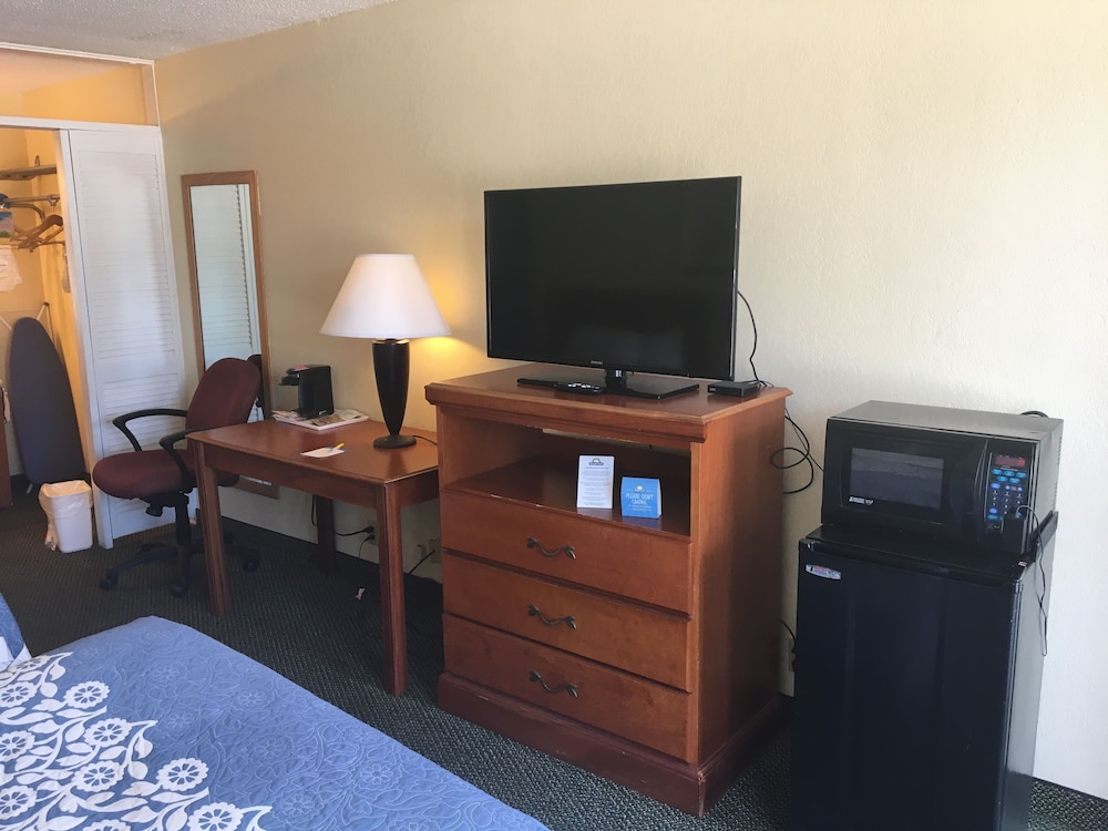 Rodeway Inn,Near Silver Springs Nature Theme Park,2 star