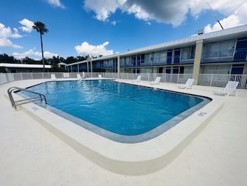 Rodeway Inn,Near Silver Springs Nature Theme Park,2 star