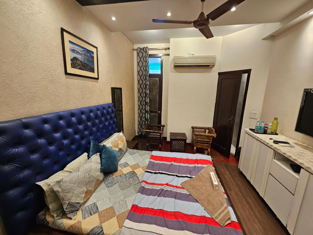 deer park luxury homestay safdarjang enclave