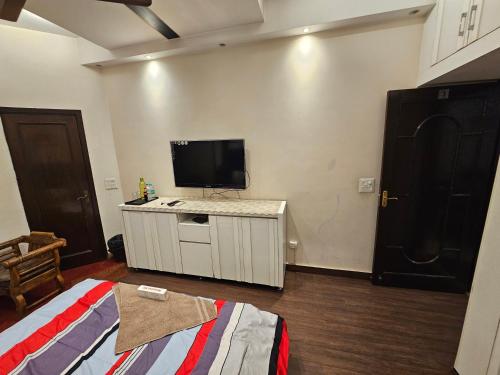 Deer Park Luxury Homestay (Safdarjang Enclave),,4 star