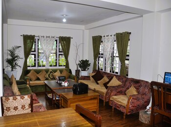 Arthur's Inn,,2 star