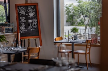 hotel de lours preles