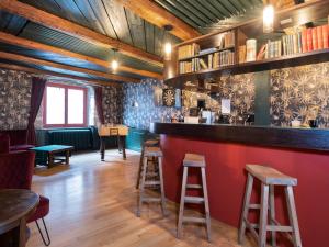 peanut medieval lodge
