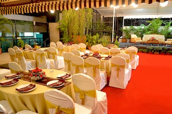 the emerald hotel and executive apartments