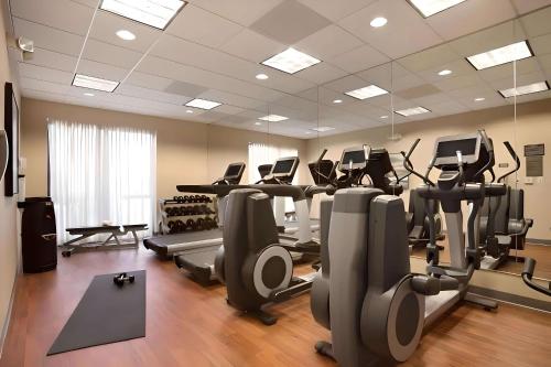 comfort suites milwaukee west
