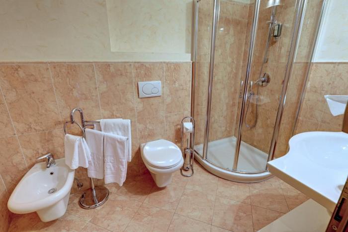leading relax hotel maria