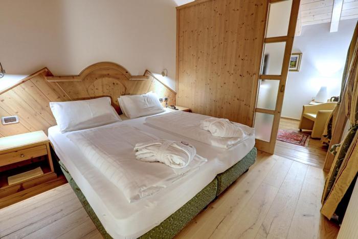 leading relax hotel maria