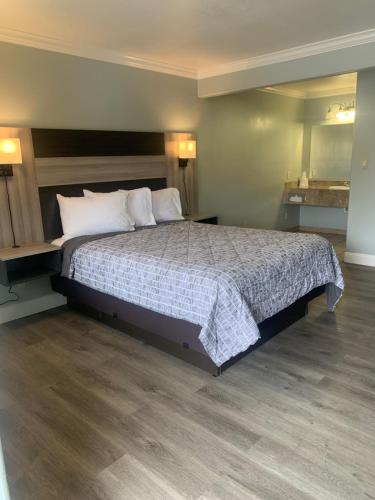 Monterey Oceanside Inn,California>>Monterey,2 star